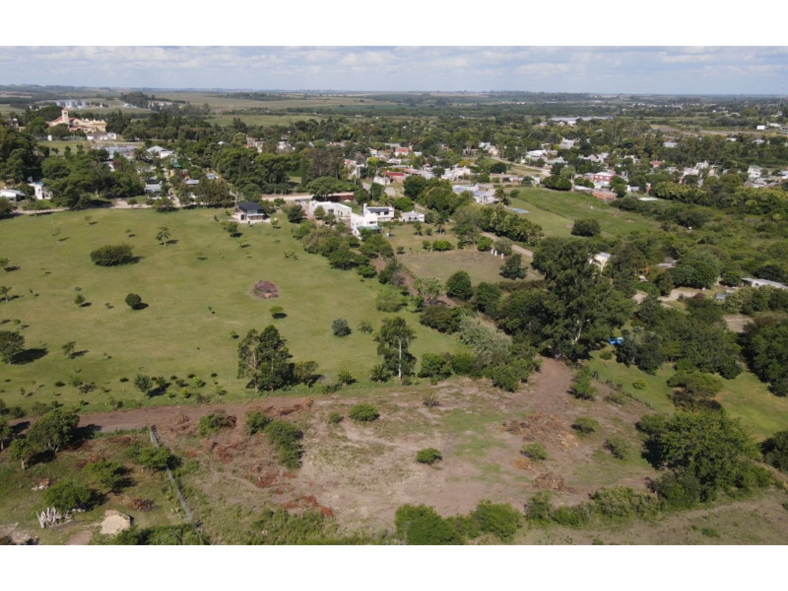 Terreno de 5.700 m2, con vista al rio y acceso por Av Esteban Lonne