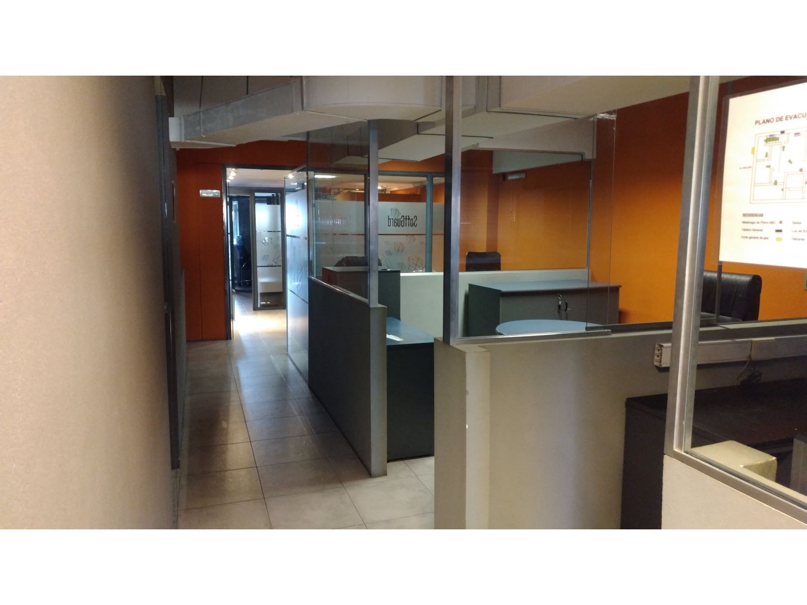 Oficina Comercial Sobre Av San Juan Al 4100 (Ideal Call Center)