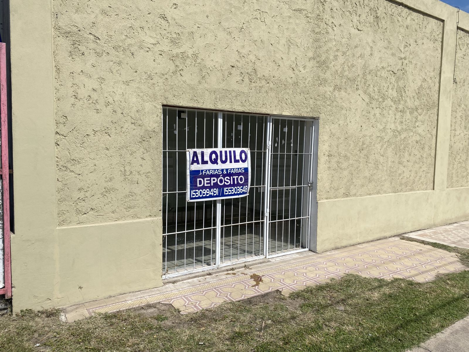 Alquilo Local Sobre Av Ricardo Rojas , Quintas De Arguello