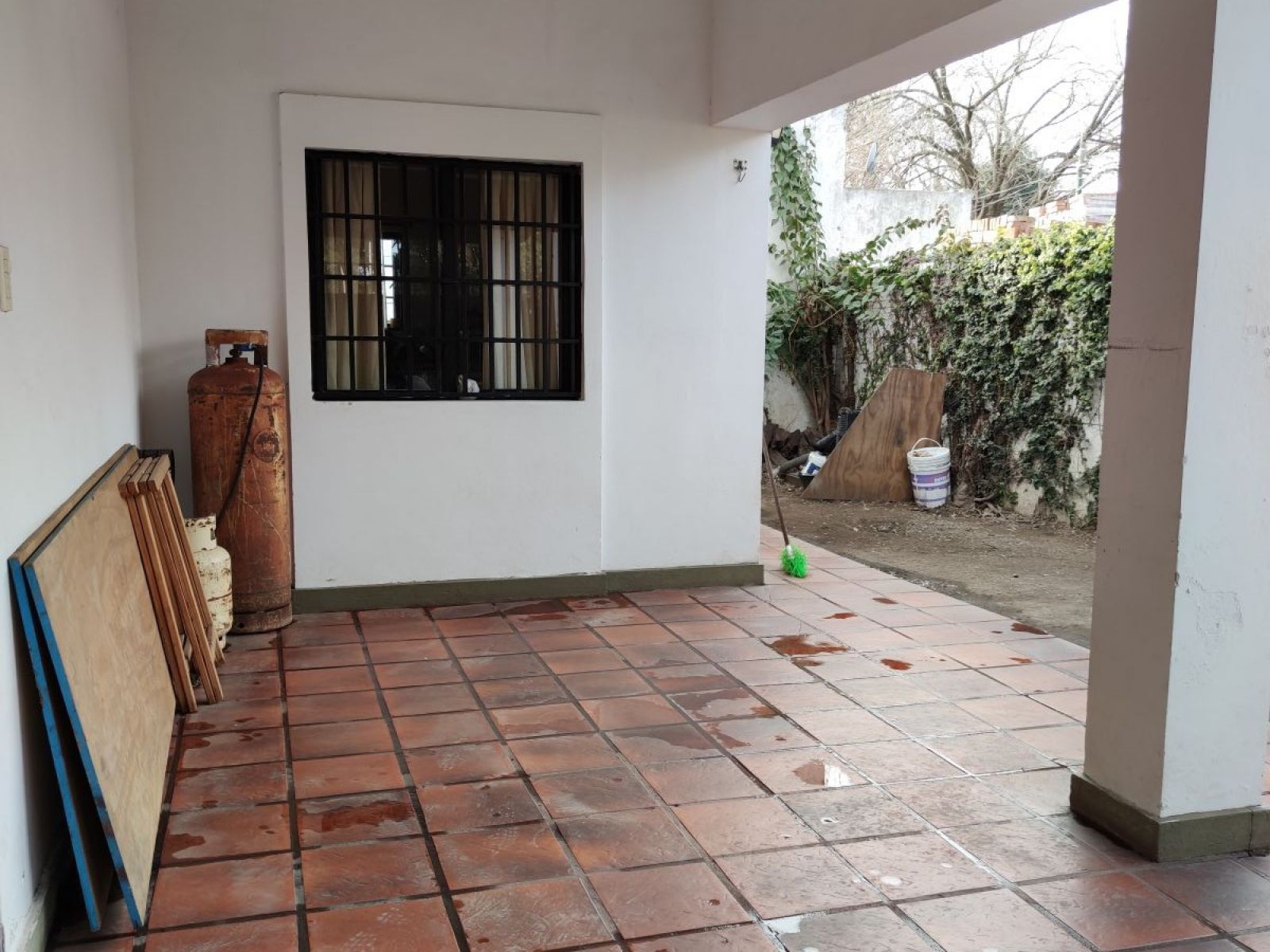 CASA EN VENTA - GRANADERO BAIGORRIA