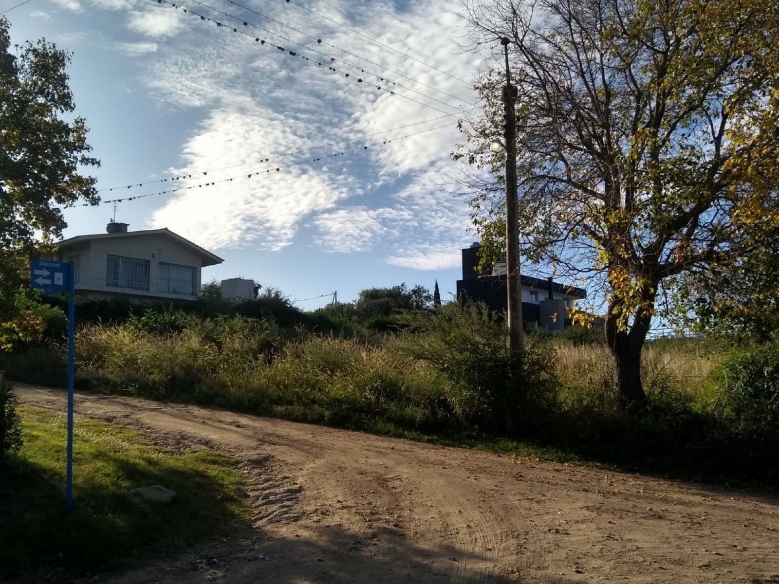 VENDO LOTE , A 10 MINUTOS DE CARLOS PAZ, BARRIO CERRADO &quot; VILLA LAGO AZUL&quot;