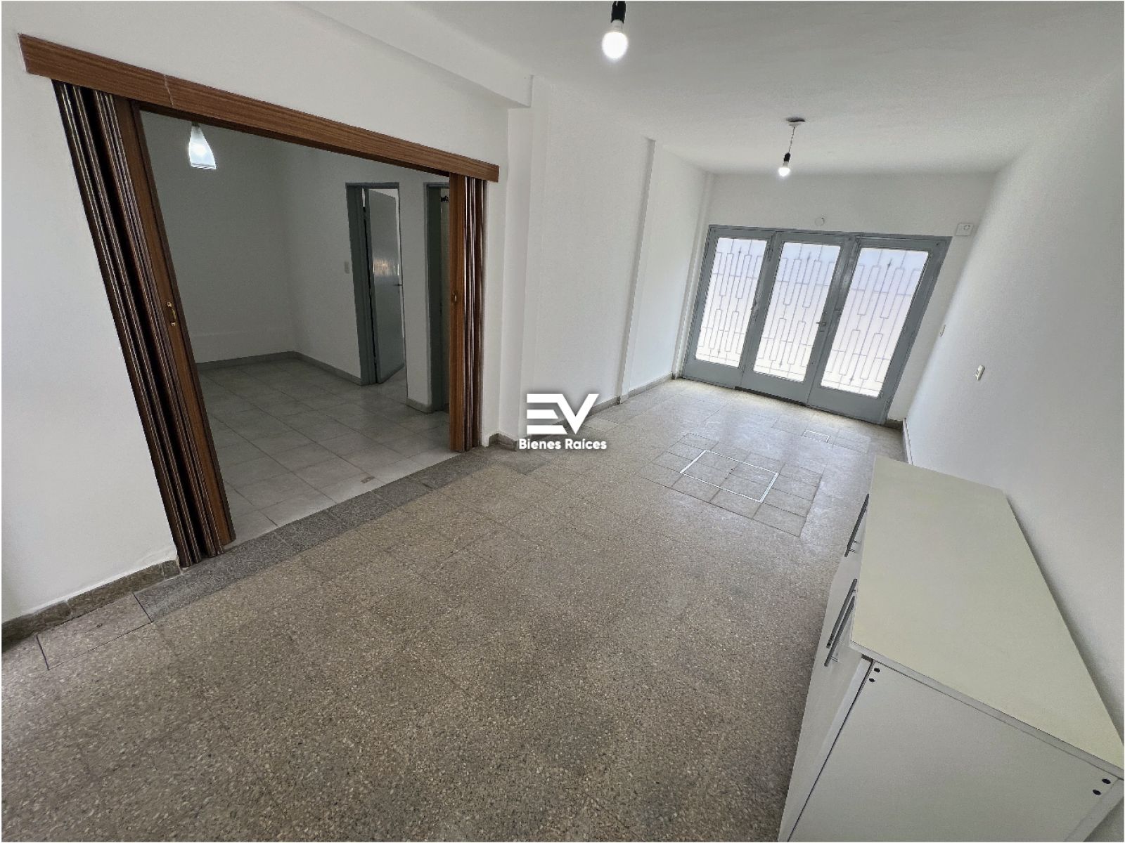 VENTA. Bº JARDIN! CASA 2 DORM + ESCRITORIO. APTA CREDITO! TITULOS PERFECTOS Y POSESION INMEDIATA